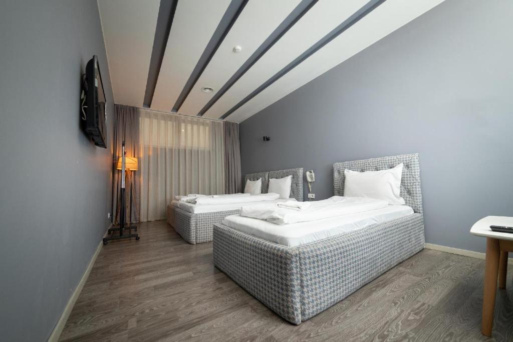 Hotel Gloria Ks Priştine Dış mekan fotoğraf