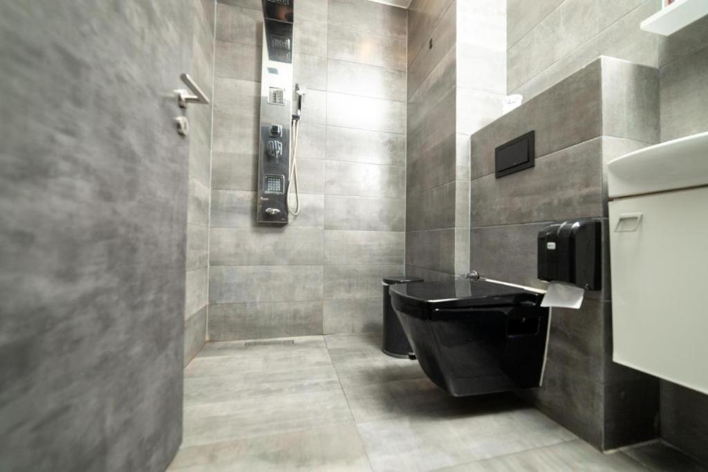 Hotel Gloria Ks Priştine Dış mekan fotoğraf