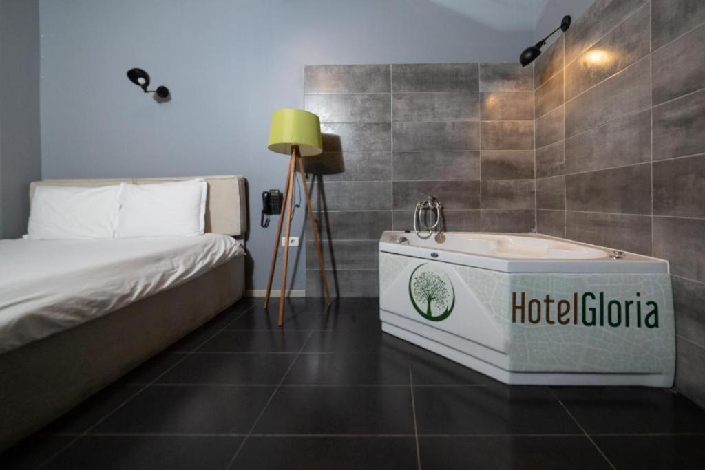 Hotel Gloria Ks Priştine Dış mekan fotoğraf
