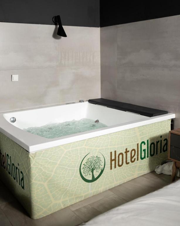Hotel Gloria Ks Priştine Dış mekan fotoğraf