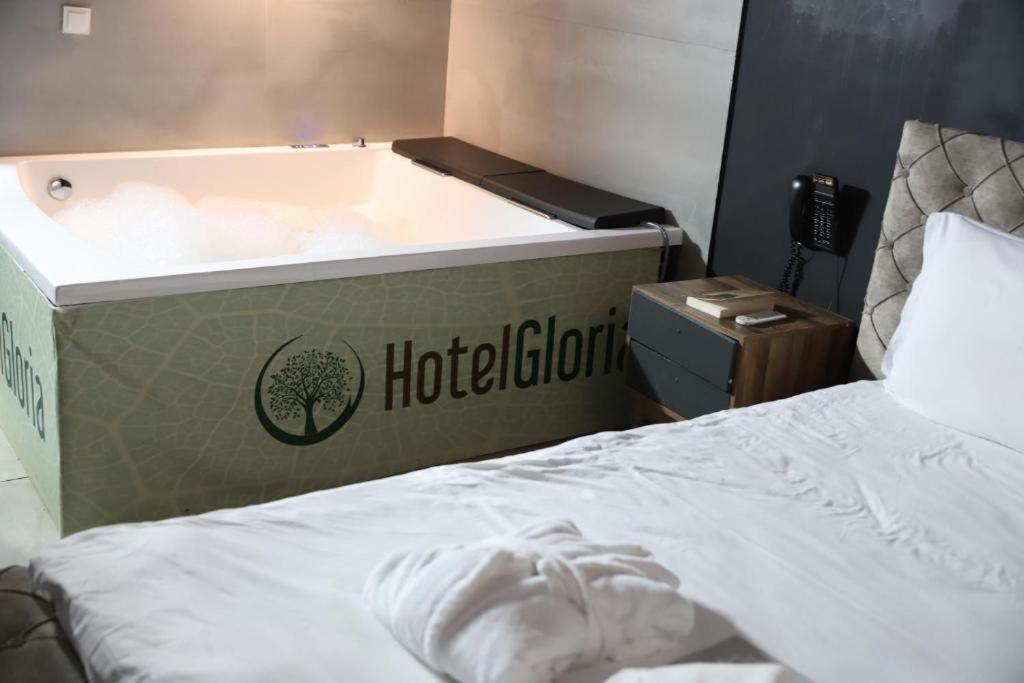 Hotel Gloria Ks Priştine Dış mekan fotoğraf