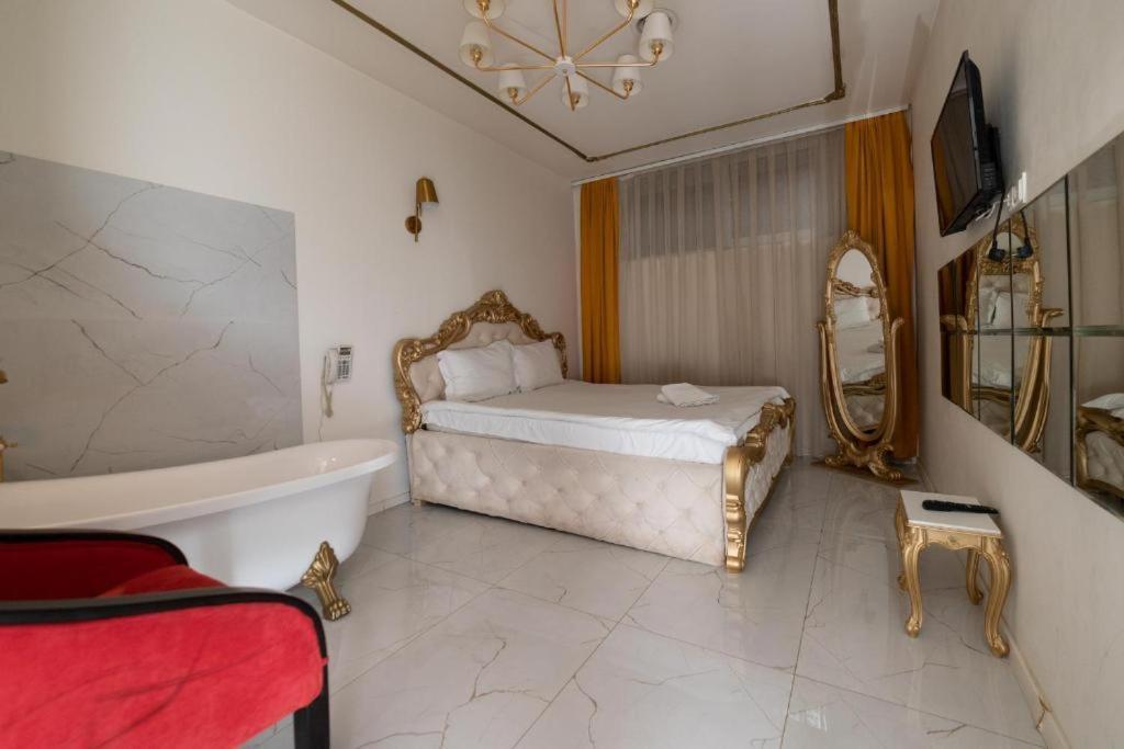 Hotel Gloria Ks Priştine Dış mekan fotoğraf
